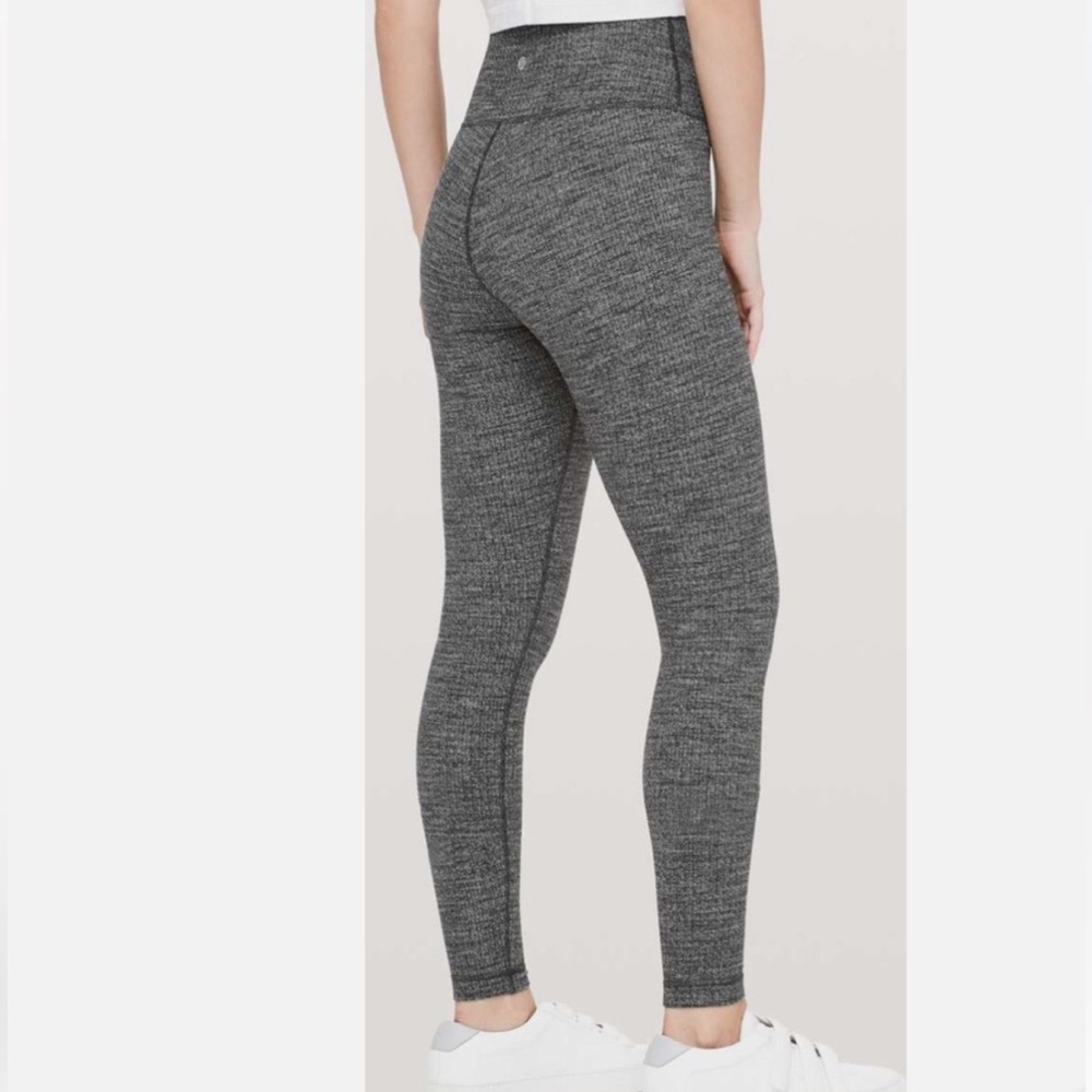 Lululemon Wunder Under High-Rise Tight 28"
Variegated Knit Jacquard Black 6